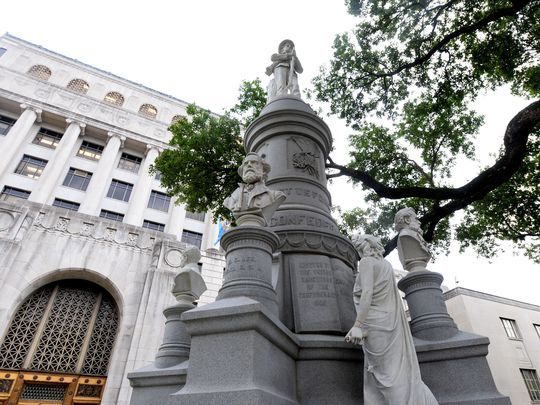 Monuments, Looking, Lynching and Gender